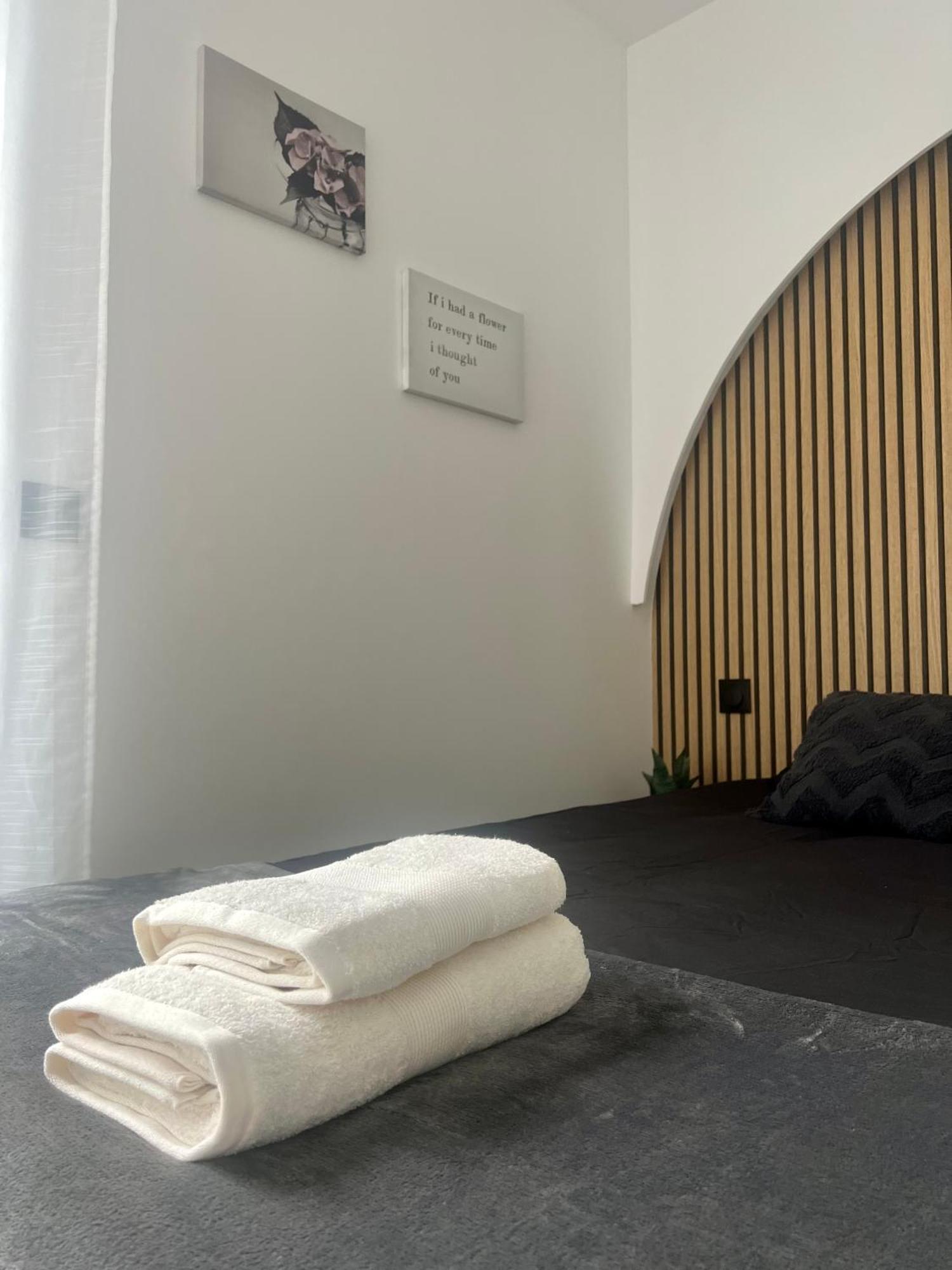 Apartment Porte De Versailles - - Paris 15 *